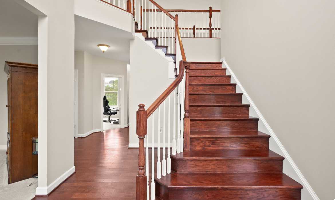 Garrell Group Top Round Hill Realtor 14 Braeburn Ct web 04
