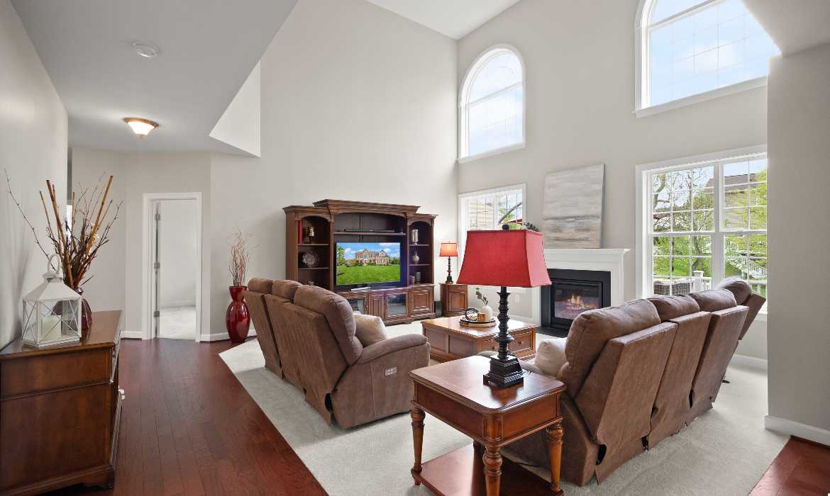Garrell Group Top Round Hill Realtor 14 Braeburn Ct web 07