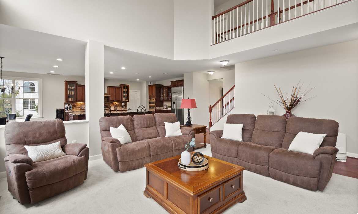 Garrell Group Top Round Hill Realtor 14 Braeburn Ct web 08