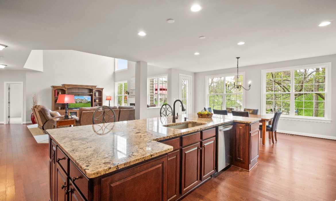 Garrell Group Top Round Hill Realtor 14 Braeburn Ct web 10