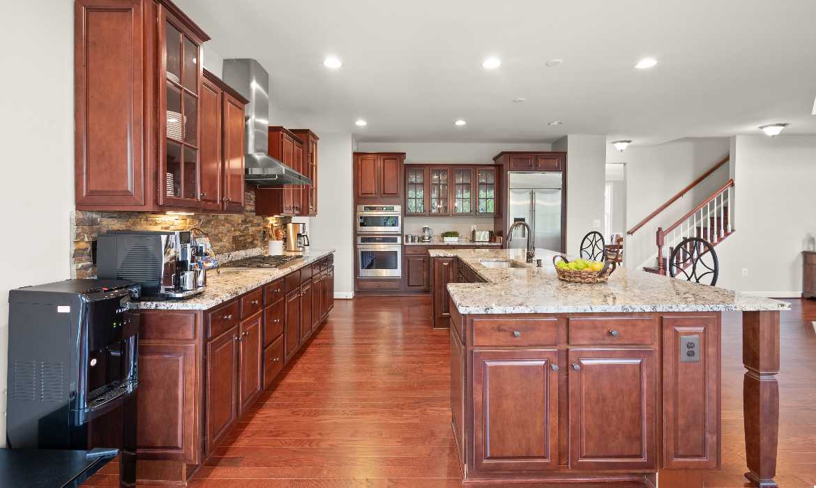 Garrell Group Top Round Hill Realtor 14 Braeburn Ct web 11
