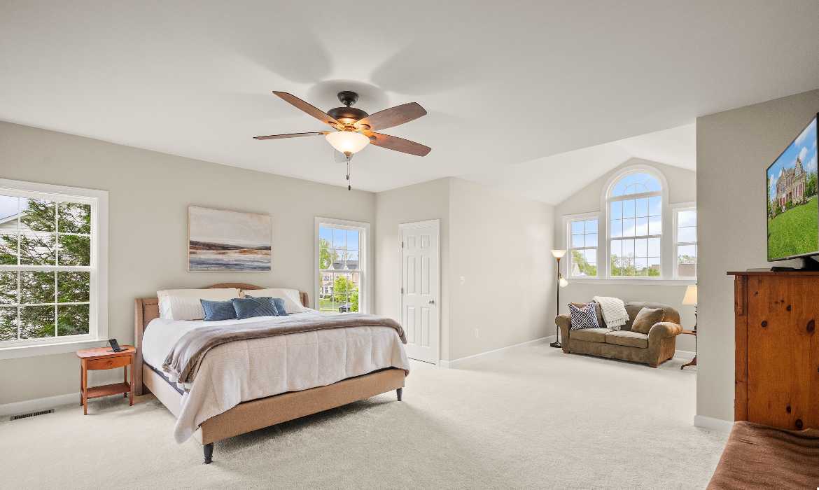 Garrell Group Top Round Hill Realtor 14 Braeburn Ct web 17