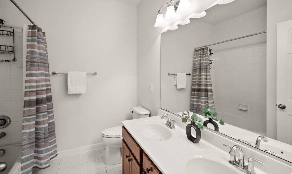 Garrell Group Top Round Hill Realtor 14 Braeburn Ct web 27