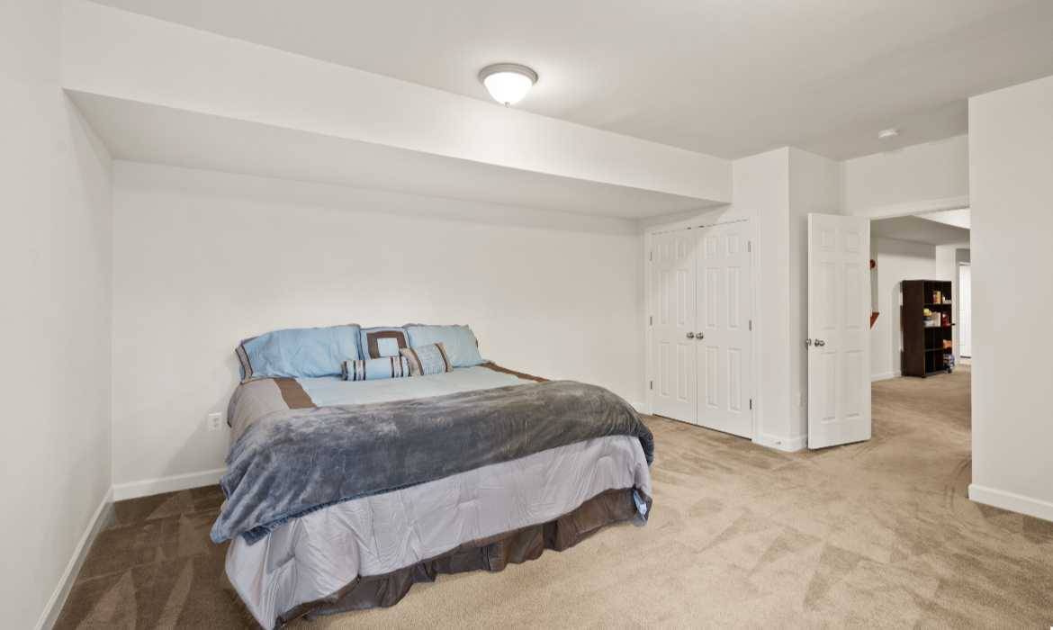 Garrell Group Top Round Hill Realtor 14 Braeburn Ct web 32
