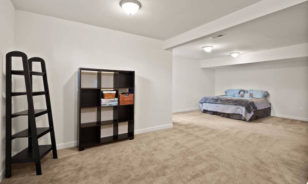 Garrell Group Top Round Hill Realtor 14 Braeburn Ct web 33