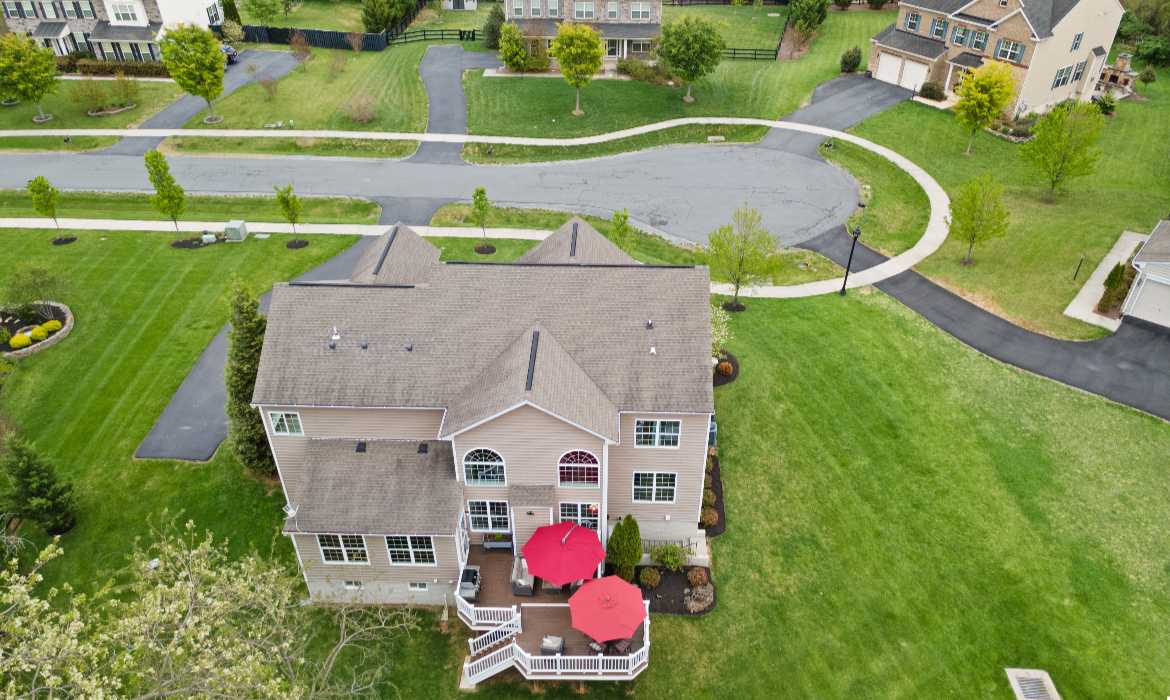 Garrell Group Top Round Hill Realtor 14 Braeburn Ct web 38