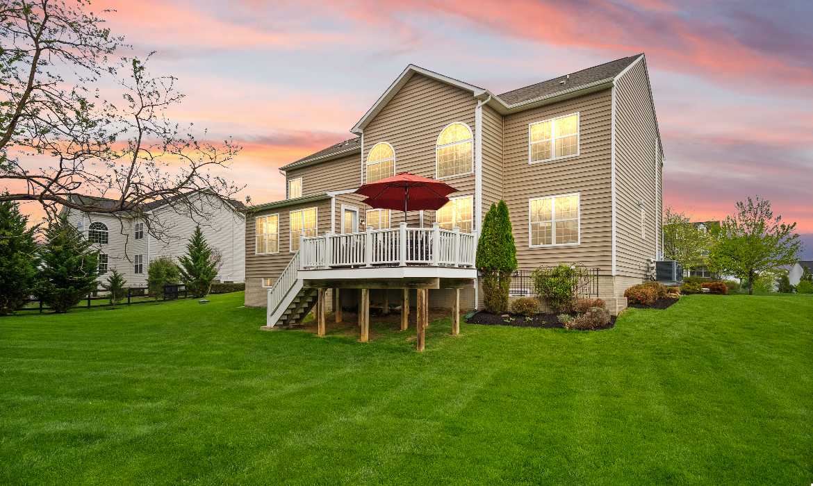 Garrell Group Top Round Hill Realtor 14 Braeburn Ct web 39