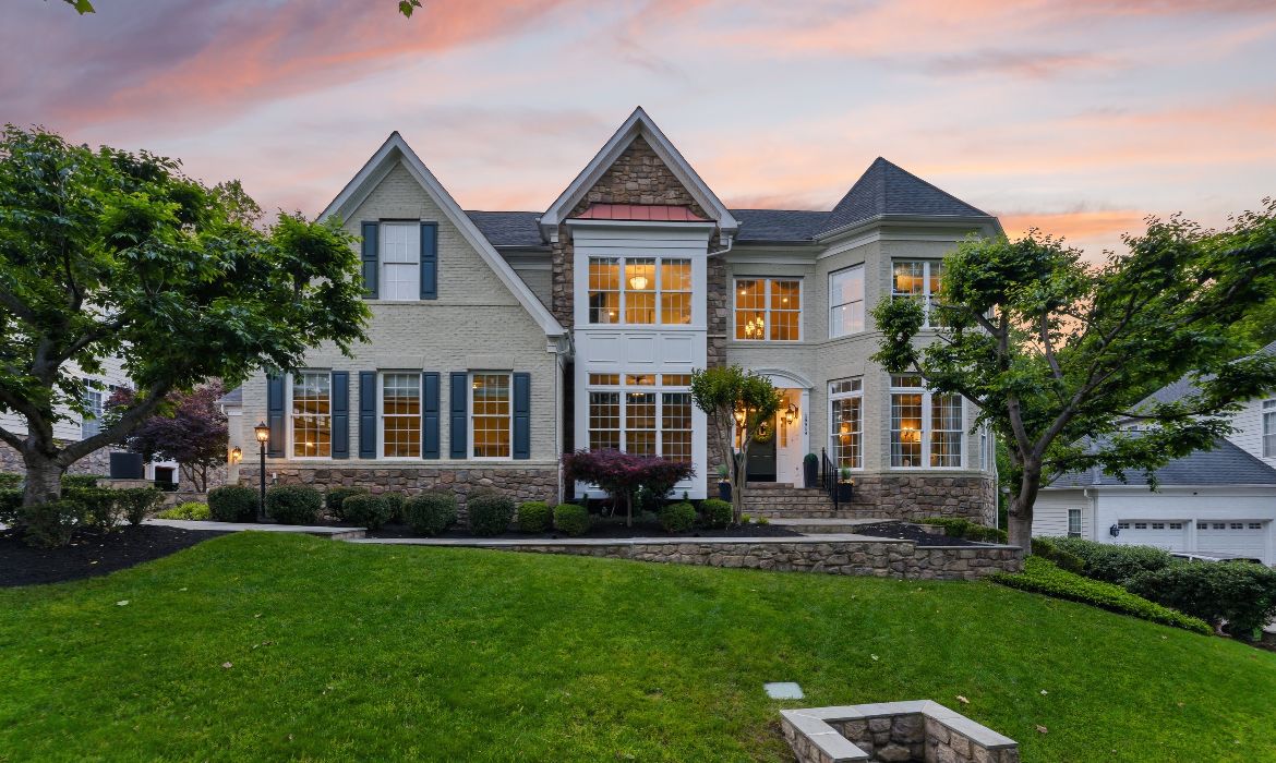 Garrell Group Top Leesburg Realtor 18919 Canoe Landing Ct web 01