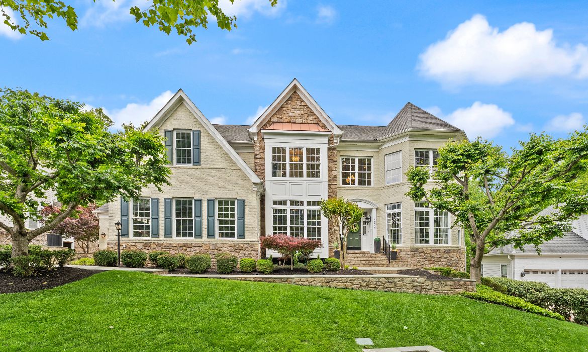 Garrell Group Top Leesburg Realtor 18919 Canoe Landing Ct web 02