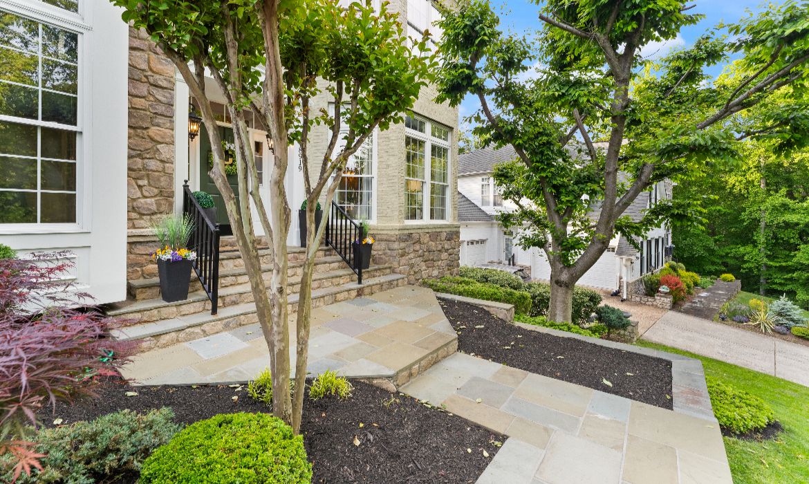 Garrell Group Top Leesburg Realtor 18919 Canoe Landing Ct web 03