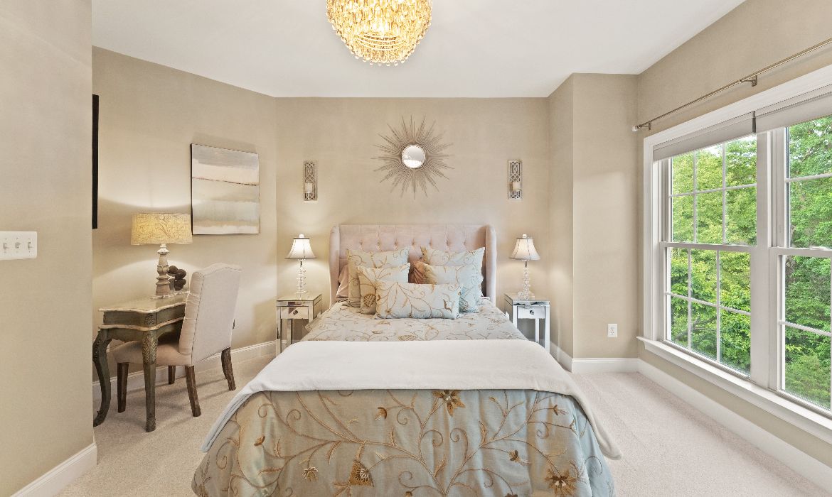 Garrell Group Top Leesburg Realtor 18919 Canoe Landing Ct web 25