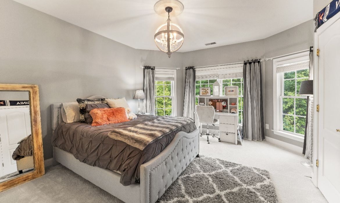 Garrell Group Top Leesburg Realtor 18919 Canoe Landing Ct web 27
