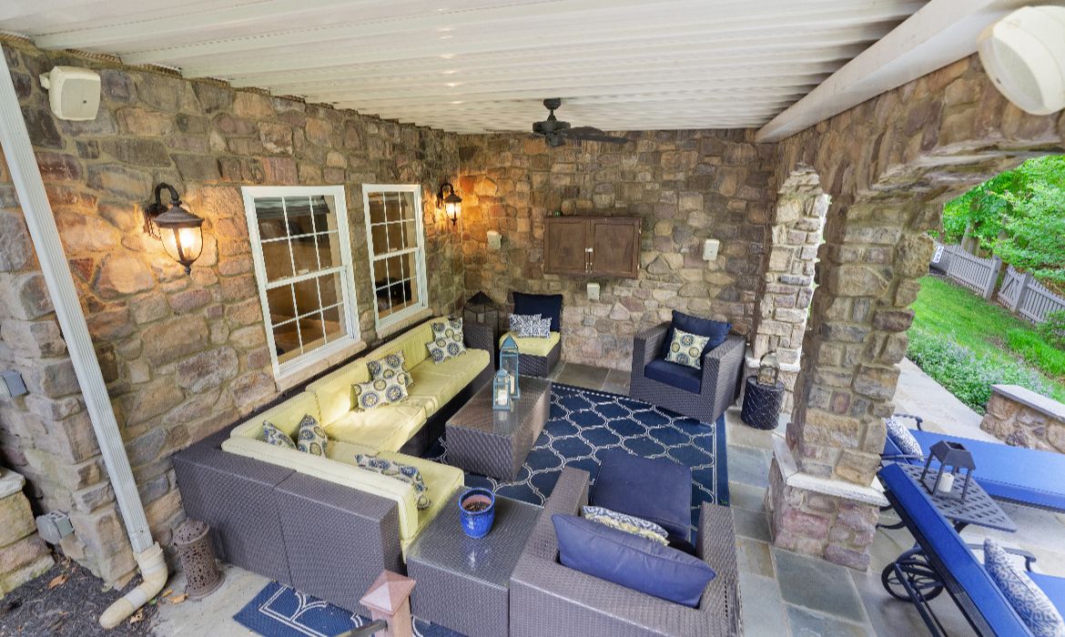 Garrell Group Top Leesburg Realtor 18919 Canoe Landing Ct web 41