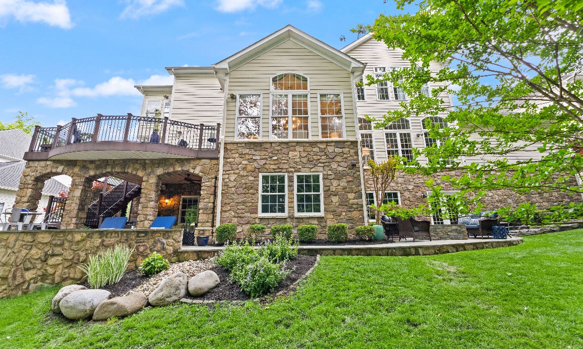 Garrell Group Top Leesburg Realtor 18919 Canoe Landing Ct web 43