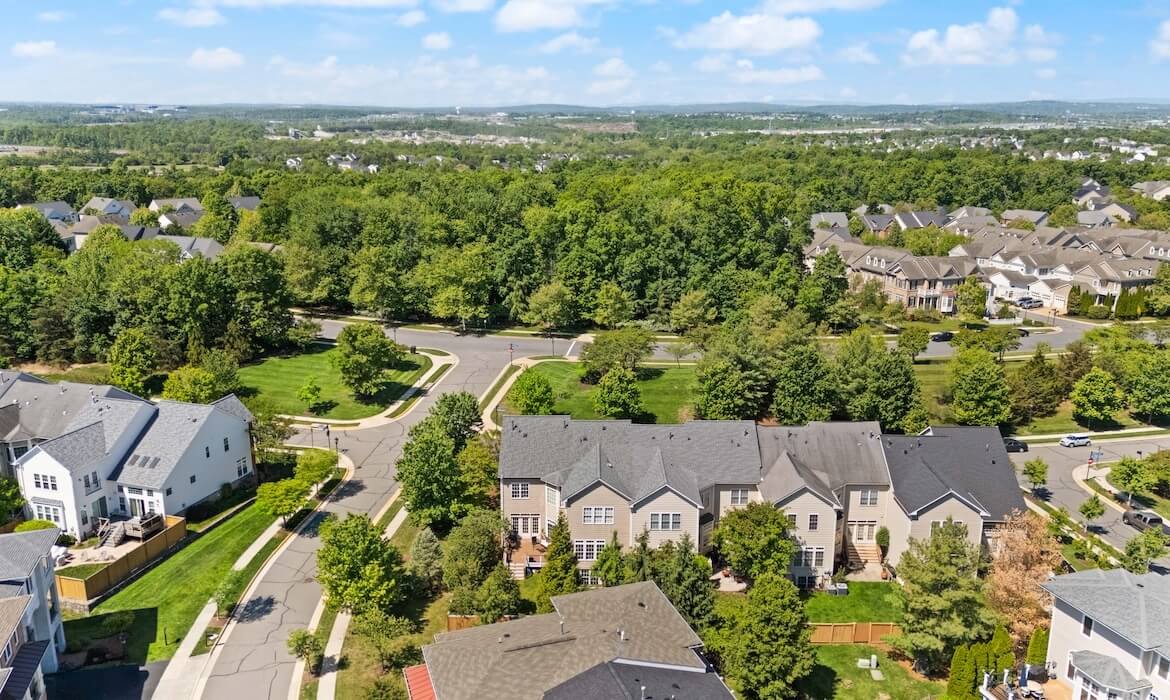 Garrell Group Top Leesburg Realtor 19060 Crimson Clover Ter 25