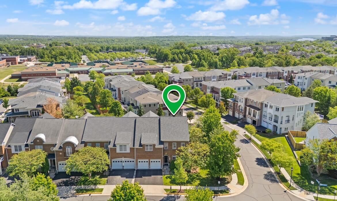 Garrell Group Top Leesburg Realtor 19060 Crimson Clover Ter 26