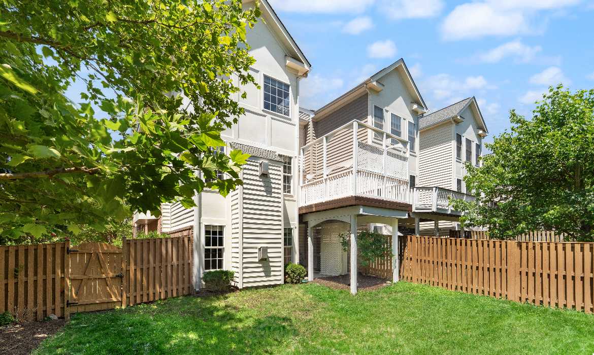 Garrell Group Top Leesburg Realtor 19084 Grouse Ter web 39