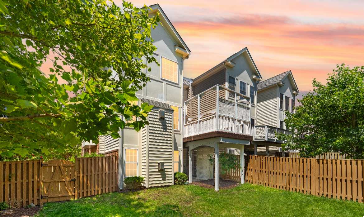 Garrell Group Top Leesburg Realtor 19084 Grouse Ter web 40