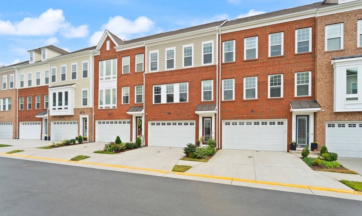 Garrell Group Top Leesburg Realtor 19328 Brookwater Ter 04
