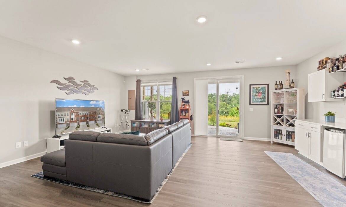 Garrell Group Top Leesburg Realtor 19328 Brookwater Ter 33