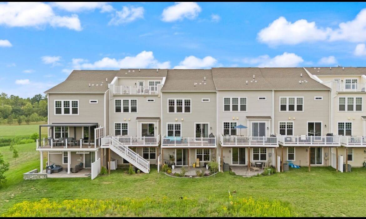 Garrell Group Top Leesburg Realtor 19328 Brookwater Ter 40