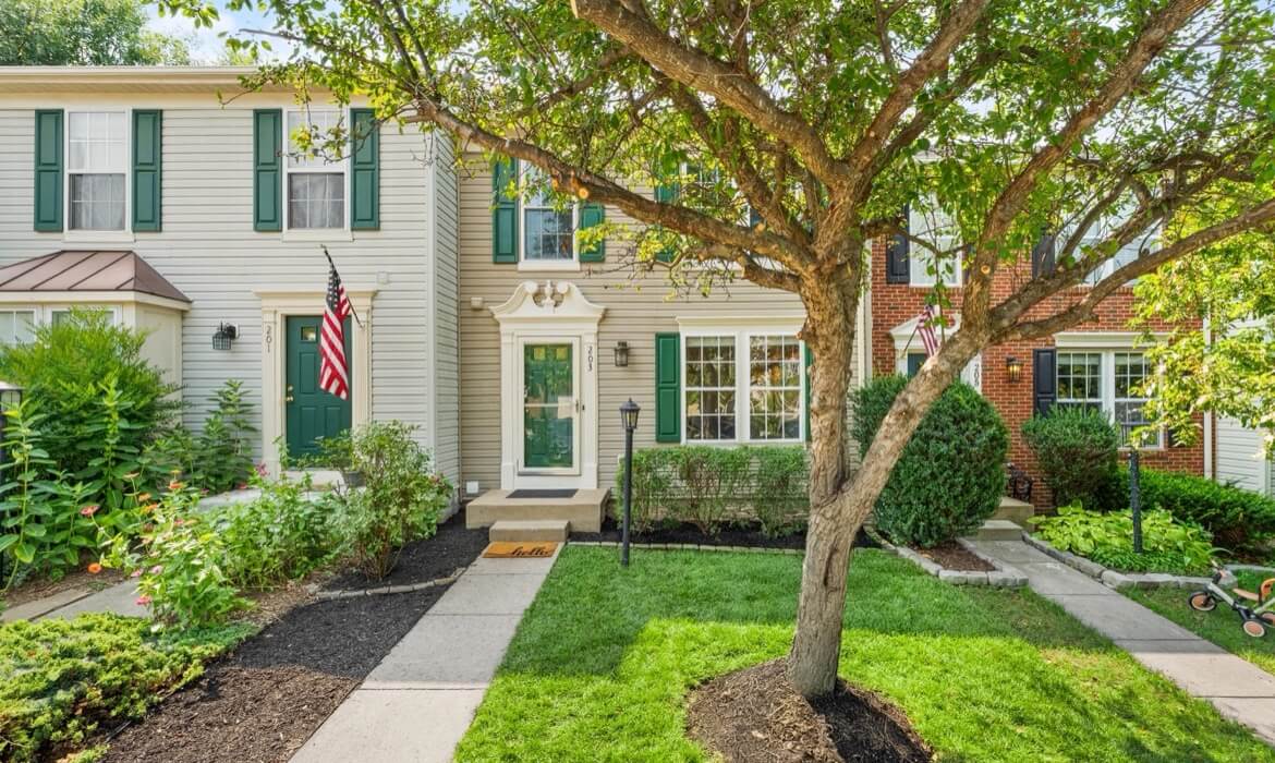 Garrell Group Top Leesburg Realtor 203 Shirley Sq SE 02