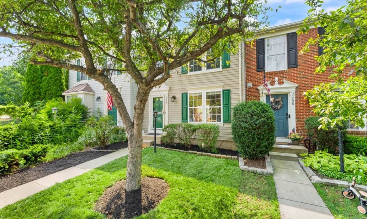Garrell Group Top Leesburg Realtor 203 Shirley Sq SE 03