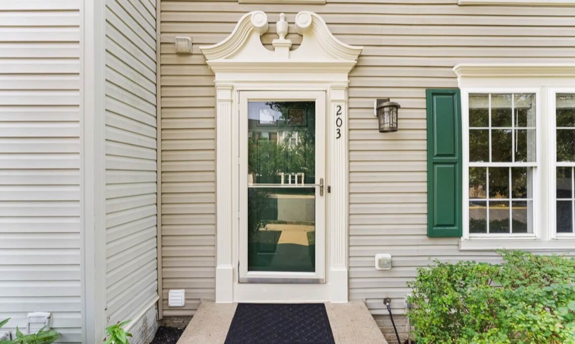 Garrell Group Top Leesburg Realtor 203 Shirley Sq SE 05