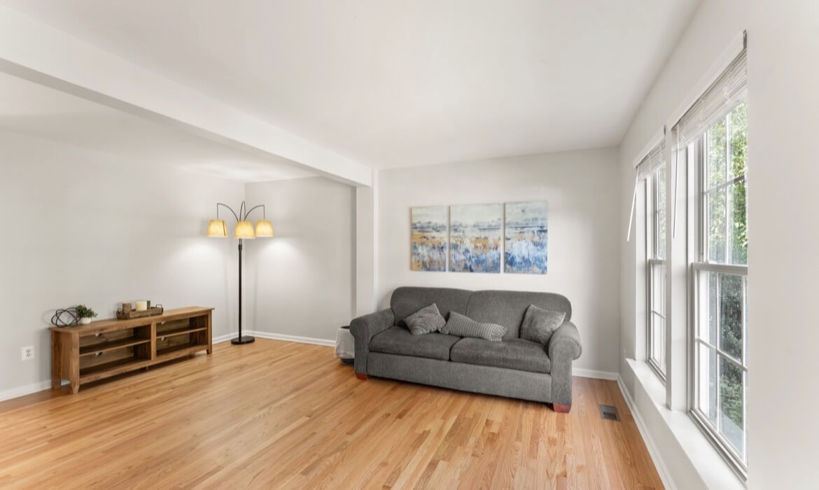 Garrell Group Top Leesburg Realtor 203 Shirley Sq SE 06