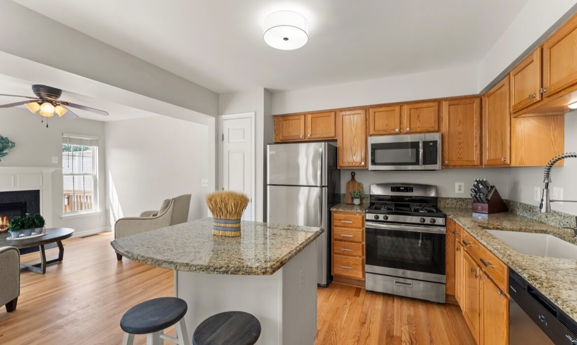 Garrell Group Top Leesburg Realtor 203 Shirley Sq SE 13