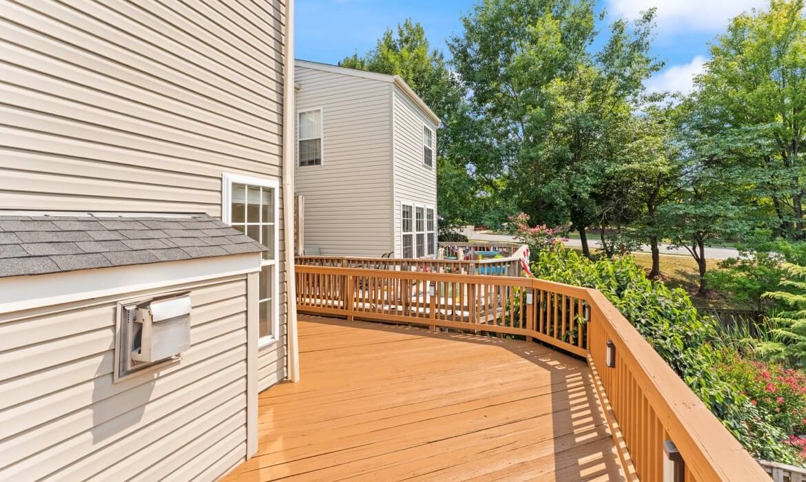 Garrell Group Top Leesburg Realtor 203 Shirley Sq SE 18