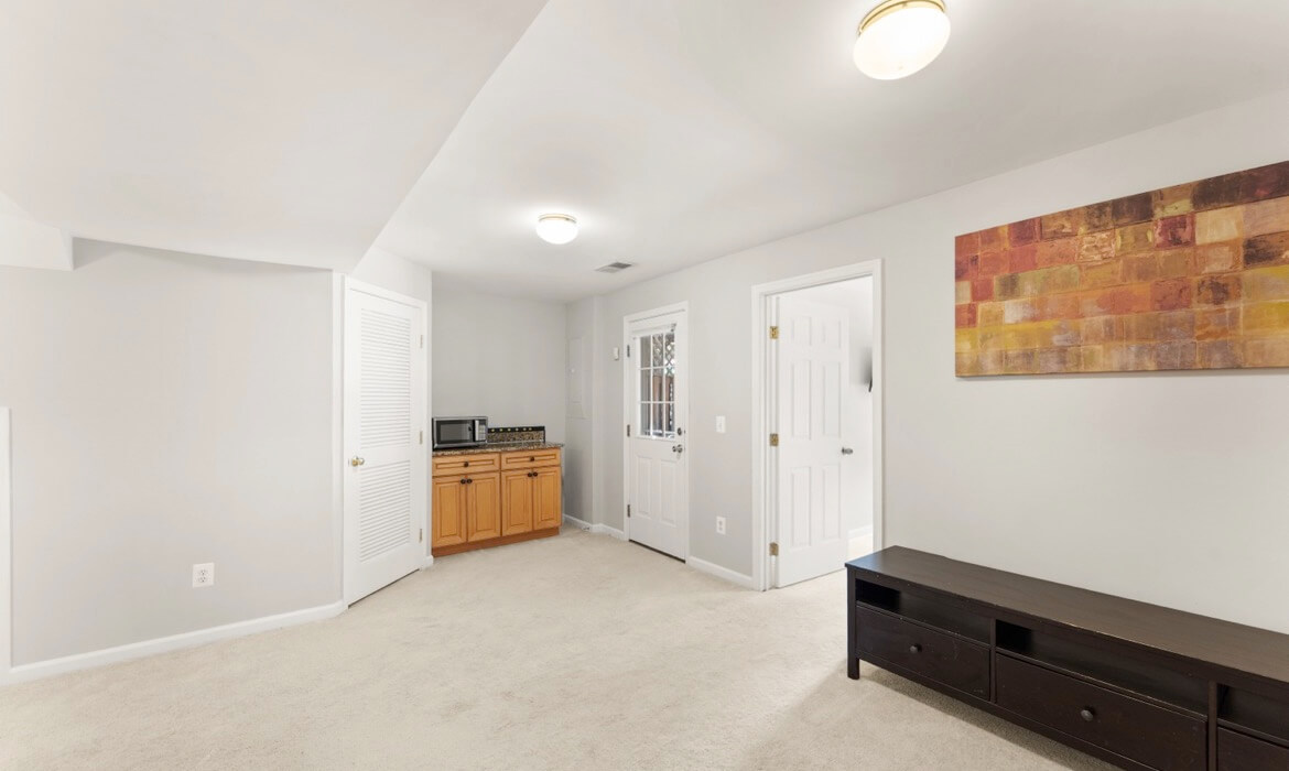 Garrell Group Top Leesburg Realtor 203 Shirley Sq SE 30
