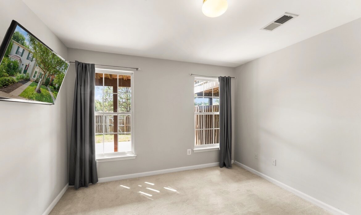 Garrell Group Top Leesburg Realtor 203 Shirley Sq SE 31