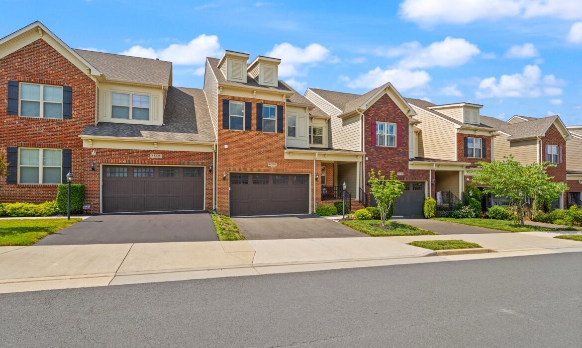 Garrell Group Top Leesburg Realtor 44238 Silverpalm Grove Ter 02