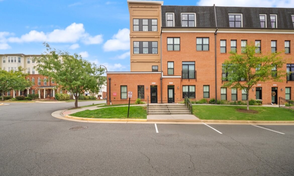 Garrell Group Top Lansdowne Realtor 19276 Winmeade Dr 40