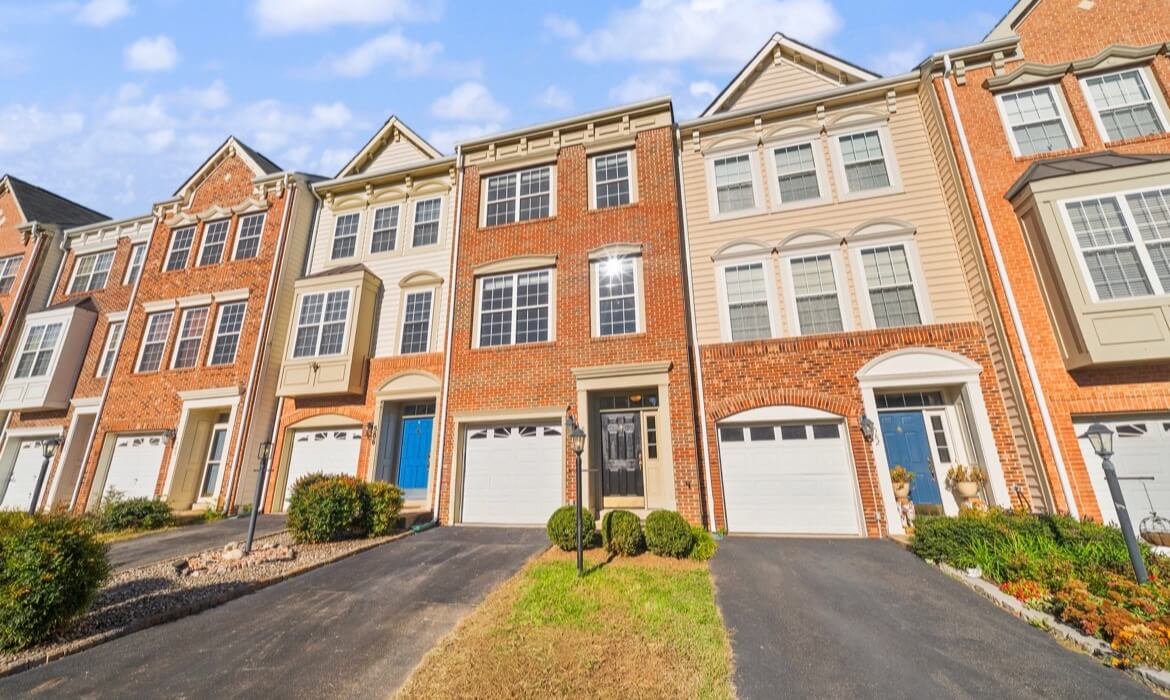 Garrell Group Top Leesburg Realtor 584 Edmonton Ter NE 03