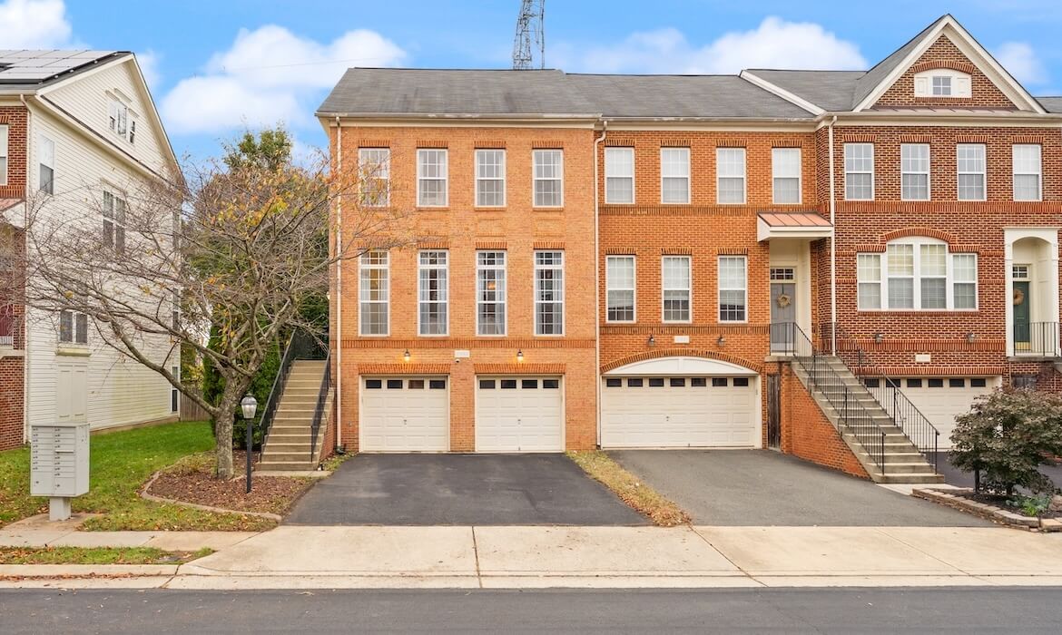 Garrell Group Top Loudoun County Realtor 41863 Cinnabar Sq 01 Front View