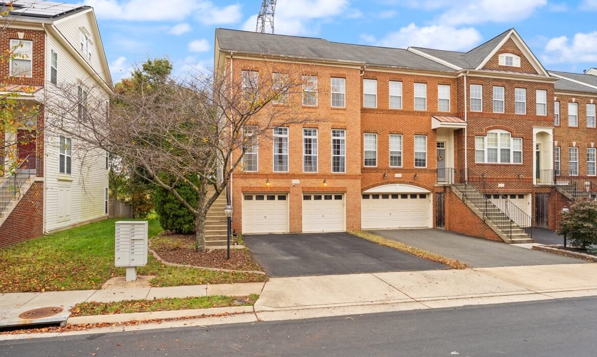 Garrell Group Top Loudoun County Realtor 41863 Cinnabar Sq 04