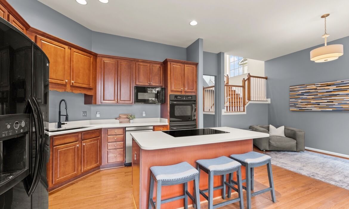 Garrell Group Top Loudoun County Realtor 41863 Cinnabar Sq 15