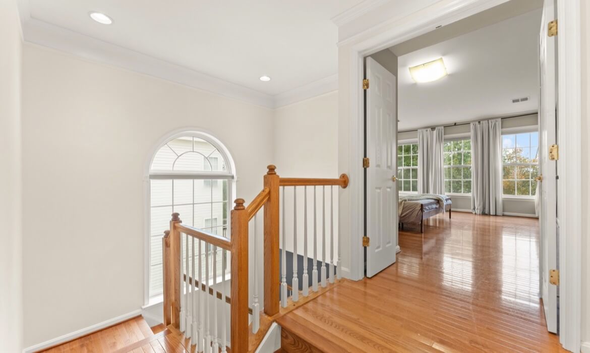 Garrell Group Top Loudoun County Realtor 41863 Cinnabar Sq 23