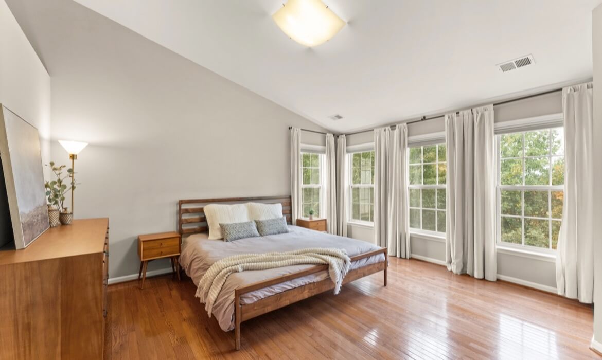 Garrell Group Top Loudoun County Realtor 41863 Cinnabar Sq 24