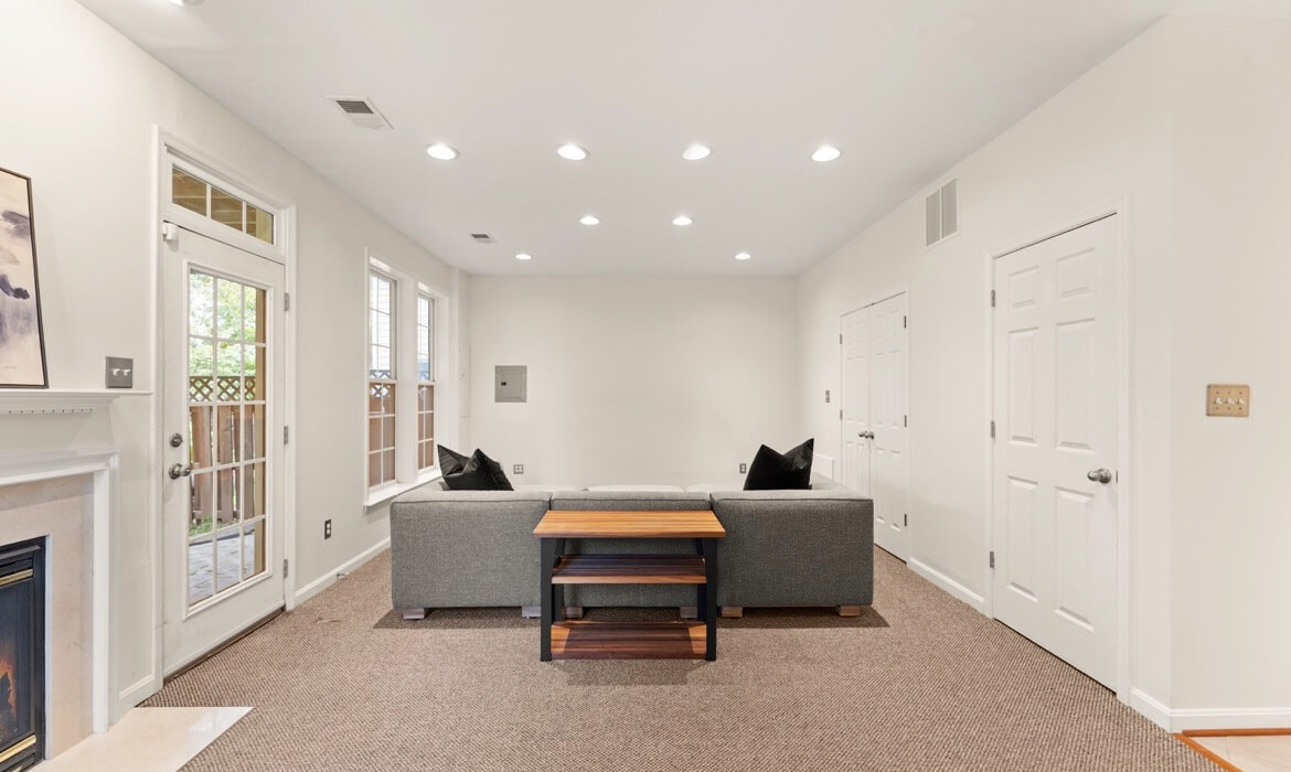 Garrell Group Top Loudoun County Realtor 41863 Cinnabar Sq 35