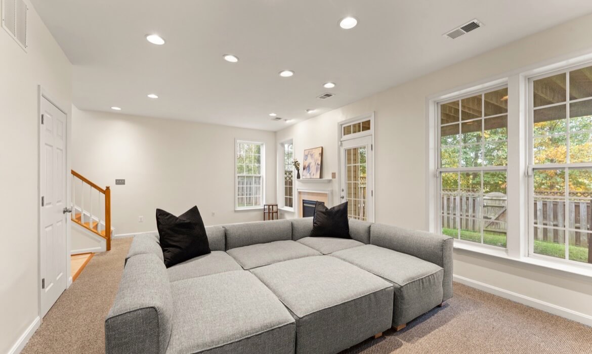 Garrell Group Top Loudoun County Realtor 41863 Cinnabar Sq 36