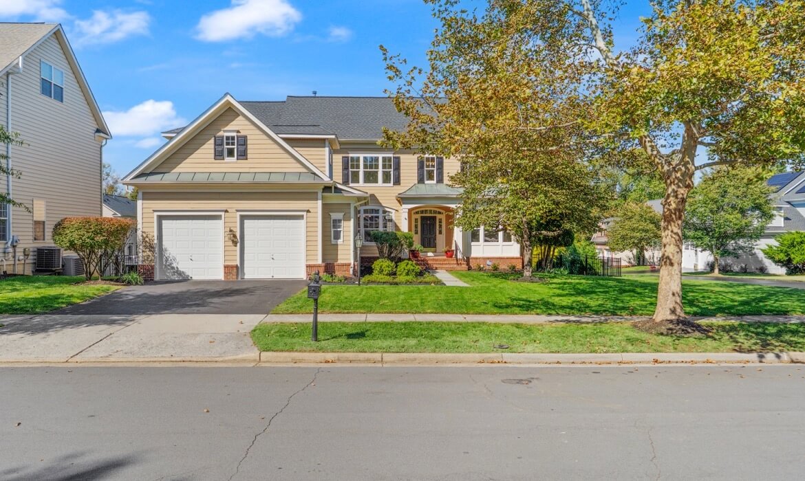 Garrell Gorup Top Lansdowne Realtor 44140 Riverpoint Dr 04