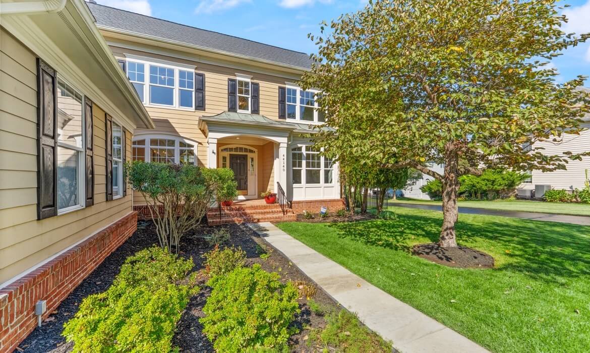Garrell Gorup Top Lansdowne Realtor 44140 Riverpoint Dr 06