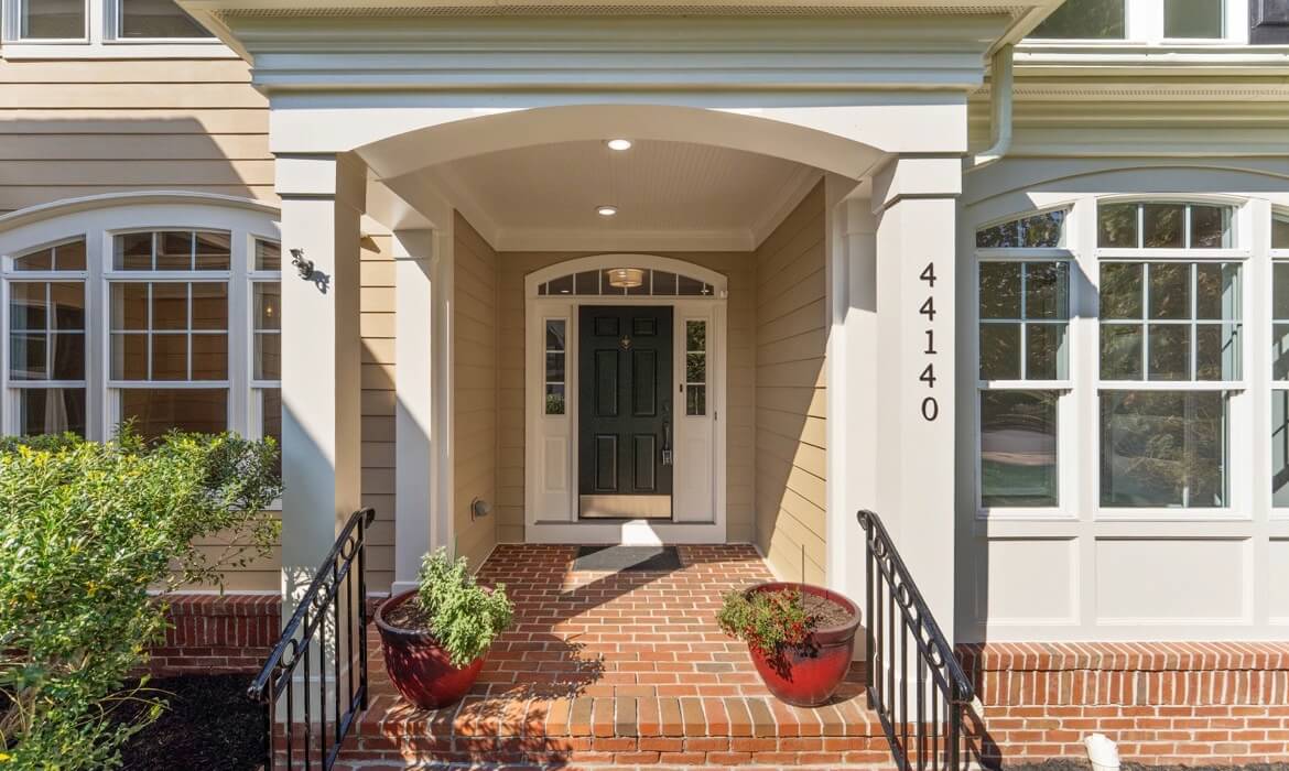 Garrell Gorup Top Lansdowne Realtor 44140 Riverpoint Dr 07