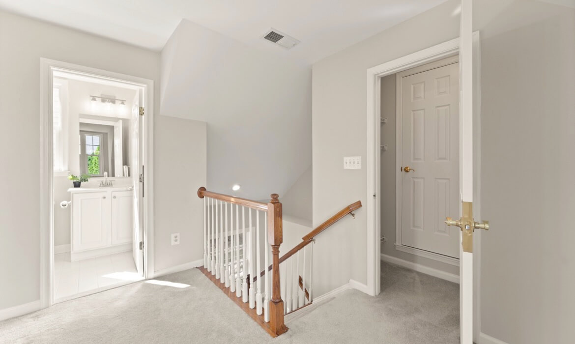 Garrell Gorup Top Lansdowne Realtor 44140 Riverpoint Dr 44