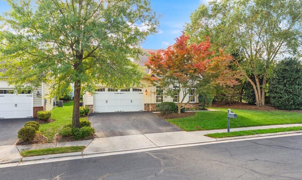 Garrell Group Top Ashburn Realtor 44513 Blueridge Meadows Dr 02