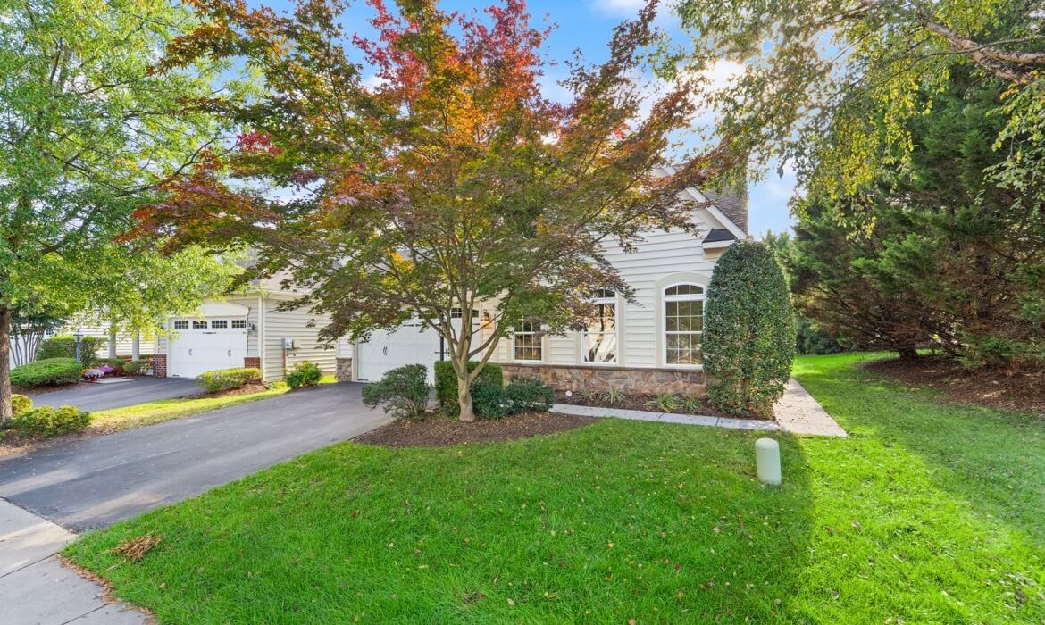 Garrell Group Top Ashburn Realtor 44513 Blueridge Meadows Dr 04