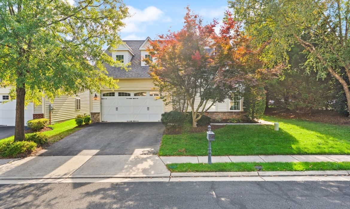 Garrell Group Top Ashburn Realtor 44513 Blueridge Meadows Dr 06